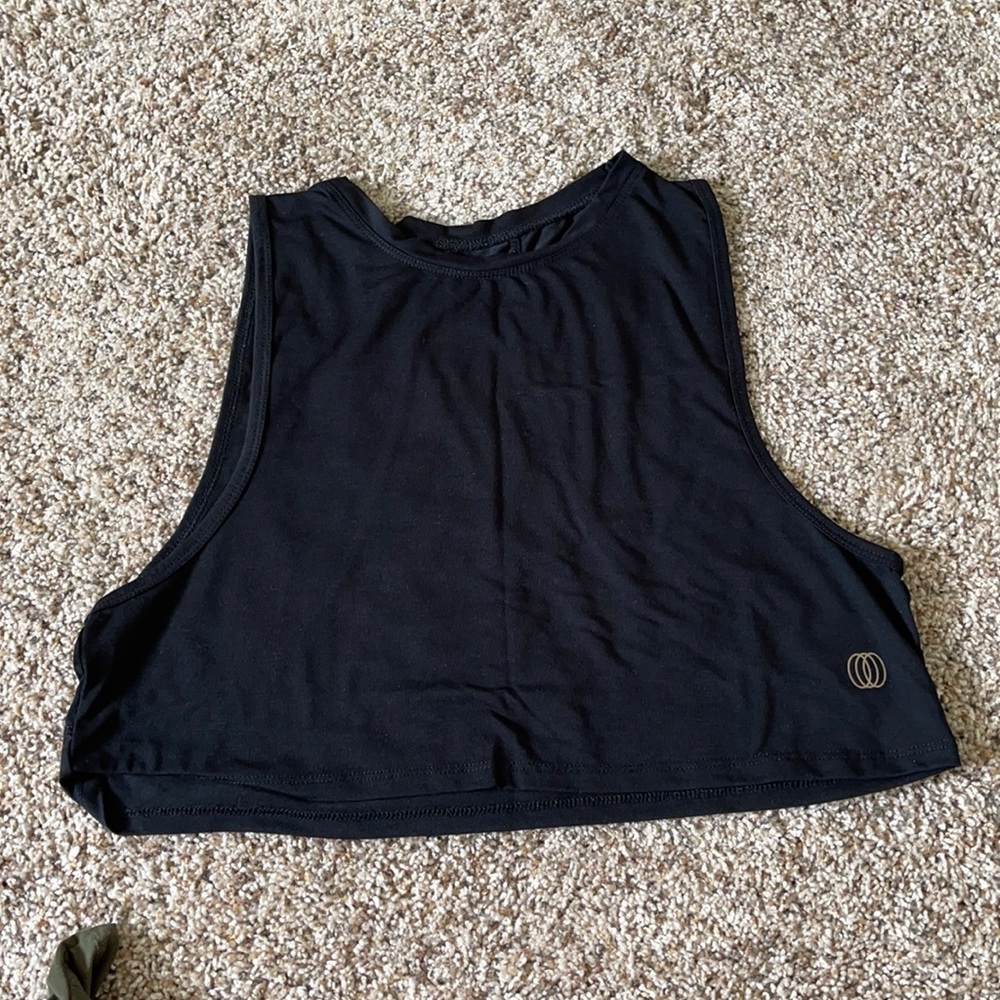 Crop black workout tank